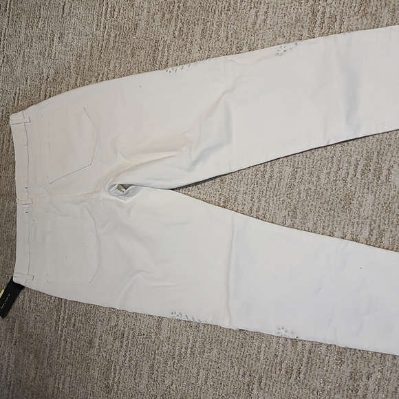 White cutout capri - Picture 4 of 5